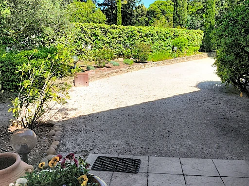 Maison d'architecte d'exception 260 m² -Plein sud -Piscine intérieure - Calme absolu - 16