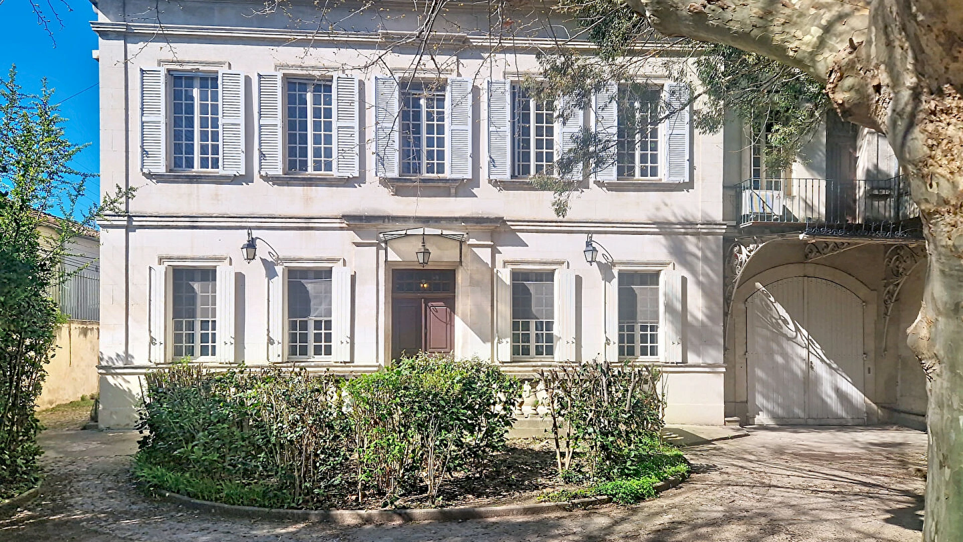 Demeure de prestige Avignon 9 pièce(s) 265 m2 plus garage et dépendances sur 1530 m² de terrain.