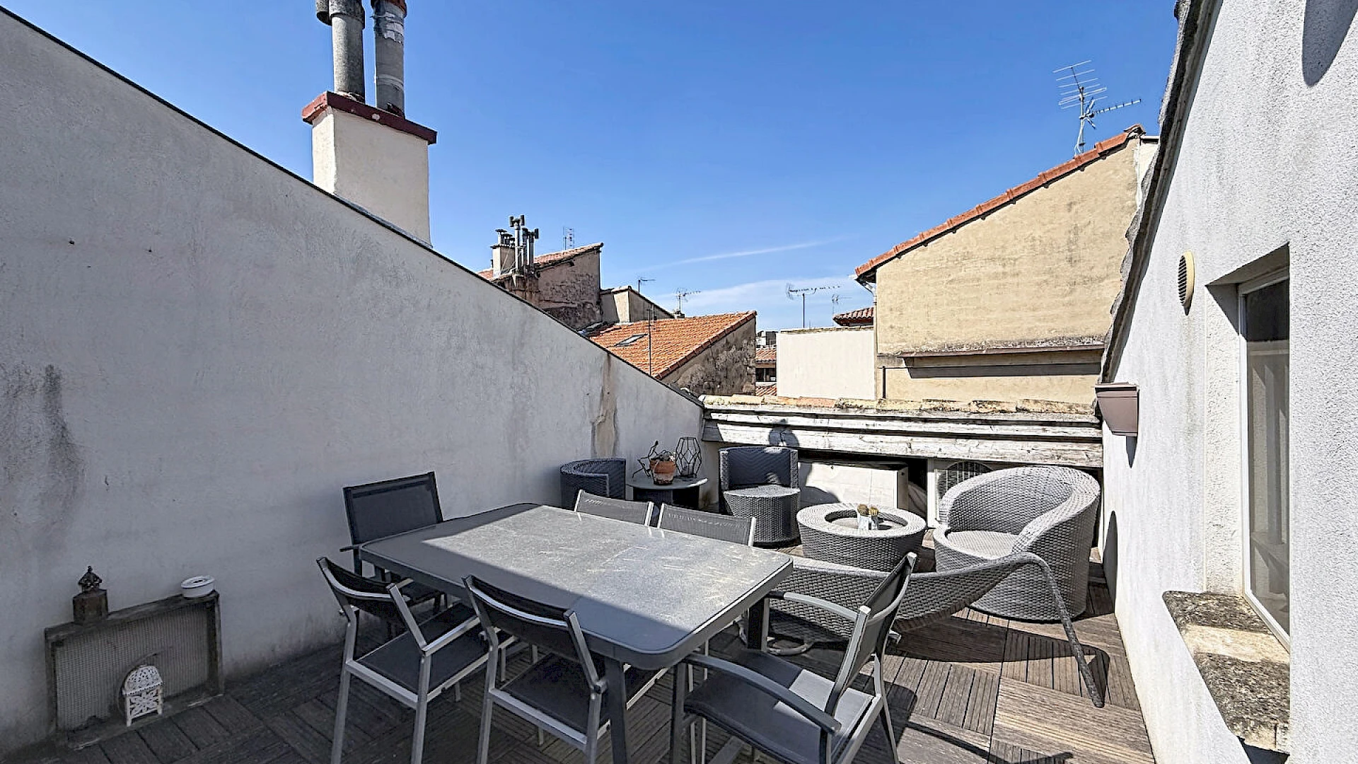 Duplex de  95.92 m2 avec Terrasse et Double Garage , Coeur Historique d'Avignon