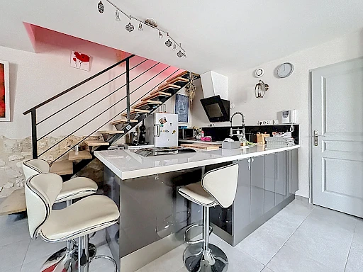 Duplex de  95.92 m2 avec Terrasse et Double Garage , Coeur Historique d'Avignon - 4