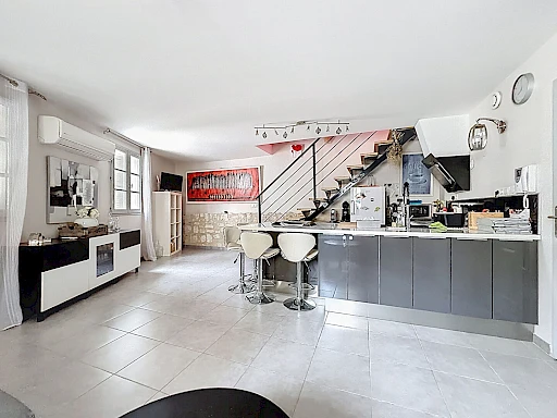 Duplex de  95.92 m2 avec Terrasse et Double Garage , Coeur Historique d'Avignon - 3