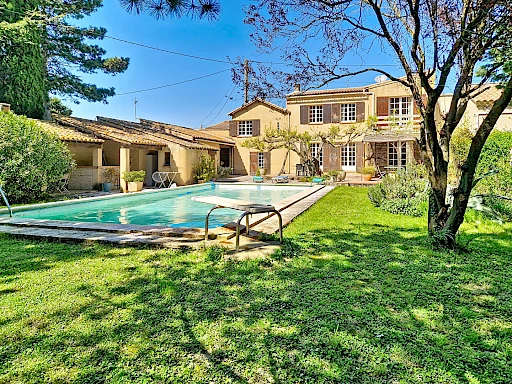 Maison Les Angles 4 pièce(s) 111 m2 plus 2 garages et dépendances sur un terrain de 964 m² avec piscine. - 9