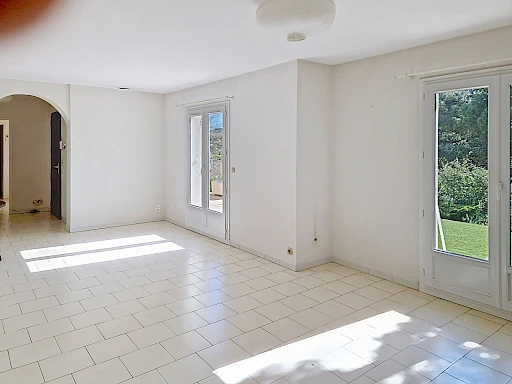Maison Les Angles 4 pièce(s) 110 m2 plus garage sur une parcelle de 485 m². - 12