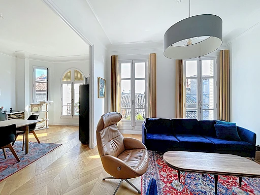 VENTE A TERME Avignon intra-muros, spacieux appartement  de 5 pièces à vendre , dernier étage, vue dégagée - 2
