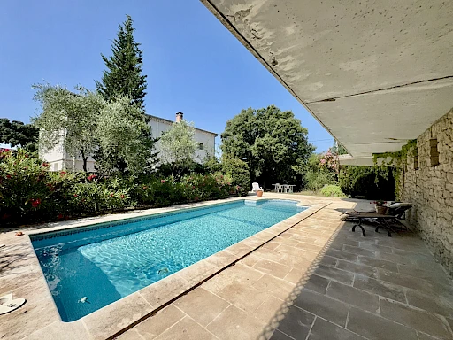 Maison Villeneuve Les Avignon 6 pièce(s) 219.50 m2 - 2