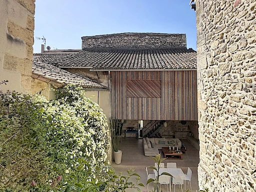 Maison  de caractère en centre historique d'Aramon 6 pièce(s) 235 m2 - 14