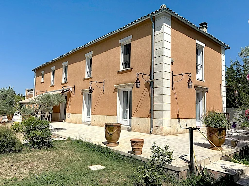 Maison Rochefort Du Gard 7 pièce(s) 300 m2