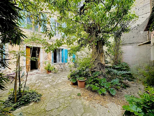Avignon Intra muros - Maison 9 pièce(s) 250 m2 avec jardin - Studios indépendants - 1 place de parking