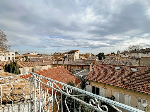 Avignon Intra muros - Maison 9 pièce(s) 250 m2 avec jardin - Studios indépendants - 1 place de parking