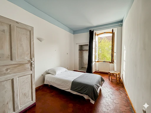 Avignon Intra muros - Maison 9 pièce(s) 250 m2 avec jardin - Studios indépendants - 1 place de parking - 12