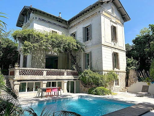 À Vendre - Élégante Maison Bourgeoise de 1902 - Proche Avignon