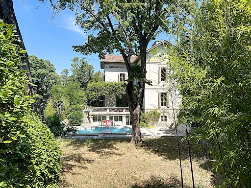 À Vendre - Élégante Maison Bourgeoise de 1902 - Proche Avignon