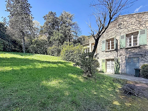 HAVRE DE PAIX PROCHE AVIGNON - MAISON À FORT POTENTIEL AVEC DÉPENDANCE