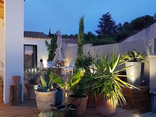 Maison Pujaut 4 pièce(s) 147 m2 de plain-pied sur une parcelle de 934 m² avec piscine et pool-house