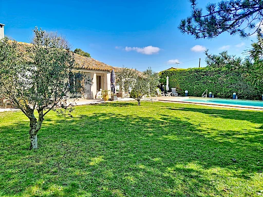 Maison  7 pièce(s) 190 m2 habitables  plus garage  sur 1433 m² de terrain avec piscine. - 16