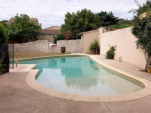 Maison Villeneuve Les Avignon 7 pieces - piscine