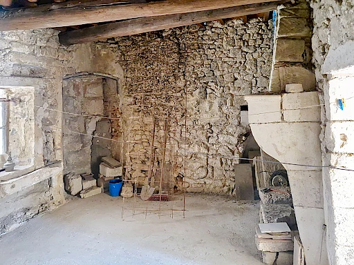 Maison Montfrin 6 pièce(s) 233 m2  dont 86 m² aménageables, avec terrasse de 50 m², cave voutée de 45 m², garage de 35 m². - 10
