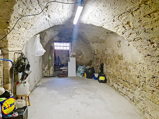Maison Montfrin 6 pièce(s) 233 m2  dont 86 m² aménageables, avec terrasse de 50 m², cave voutée de 45 m², garage de 35 m². - 15