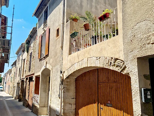 Maison Montfrin 6 pièce(s) 233 m2  dont 86 m² aménageables, avec terrasse de 50 m², cave voutée de 45 m², garage de 35 m².