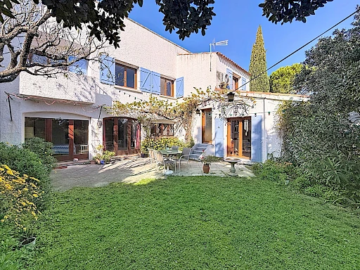 Spacieuse Maison Familliale à Villeneuve Les Avignon 163 m2 T2 Indépendant
