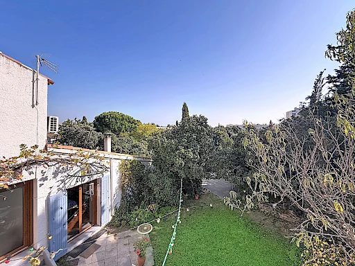 Spacieuse Maison Familliale à Villeneuve Les Avignon 163 m2 T2 Indépendant