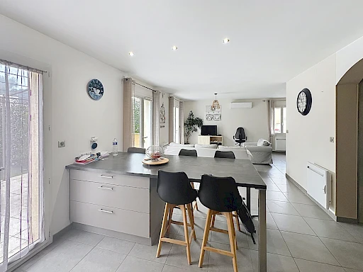 Maison Rochefort  Du Gard 5 pièce(s) 103 m2