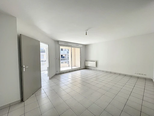 Appartement Avignon 3 pièce(s) 66 m2 habitables plus terrasse, parking et cave privative vendu loué.