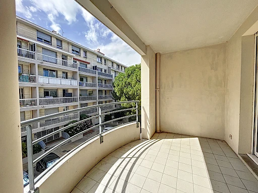 Appartement Avignon 3 pièce(s) 66 m2 habitables plus terrasse, parking et cave privative vendu loué.