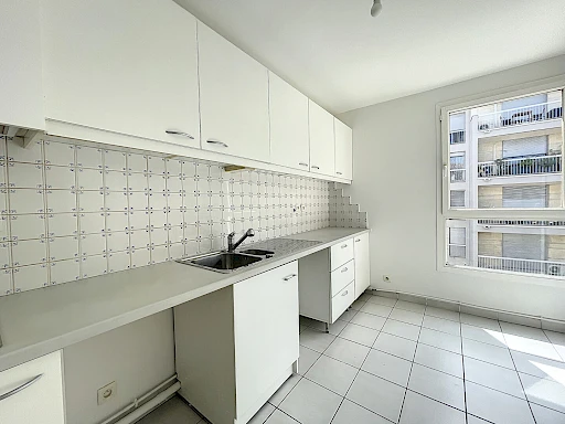 Appartement Avignon 3 pièce(s) 66 m2 habitables plus terrasse, parking et cave privative vendu loué.