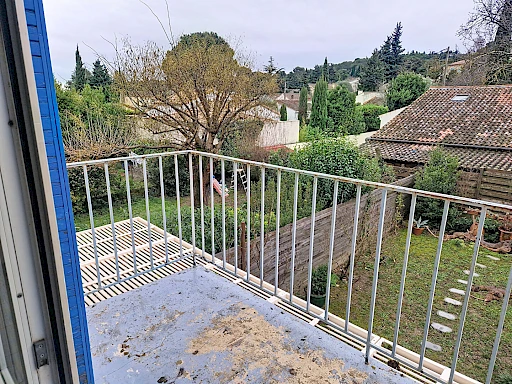 Proche centre historique Appartement Villeneuve Les Avignon 4 pièce(s) 76.15 m2 plus balcon et cave de 30 m².