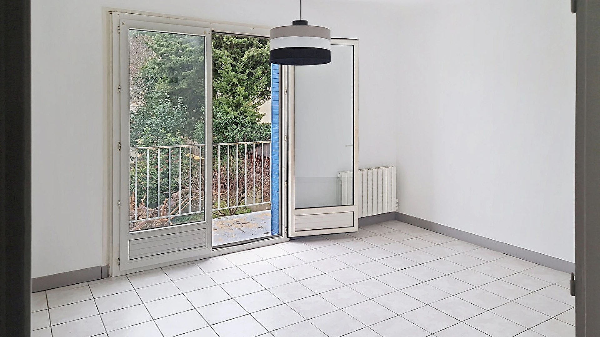 Proche centre historique Appartement Villeneuve Les Avignon 4 pièce(s) 76.15 m2 plus balcon et cave de 30 m².