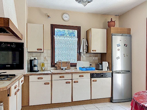 À vendre - Maison familiale avec dépendances à Pujaut - 6