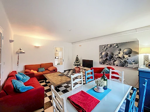 A VENDRE AVIGNON (84000) à 300M DES REMPARTS : charmante maison indépendante - 6 pièces avec cour et garage!
