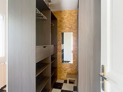 A VENDRE AVIGNON (84000) à 300M DES REMPARTS : charmante maison indépendante - 6 pièces avec cour et garage! - 11