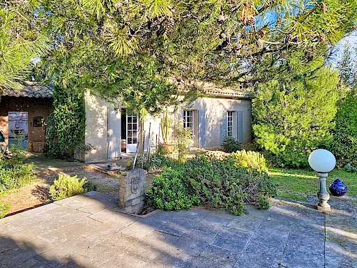 Maison Villeneuve Les Avignon 5 pièce(s) 175 m2 suer 1088 m² de terrain avec piscine - 7