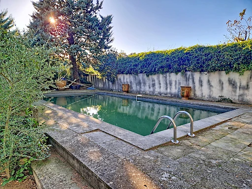 Maison Villeneuve Les Avignon 5 pièce(s) 175 m2 suer 1088 m² de terrain avec piscine