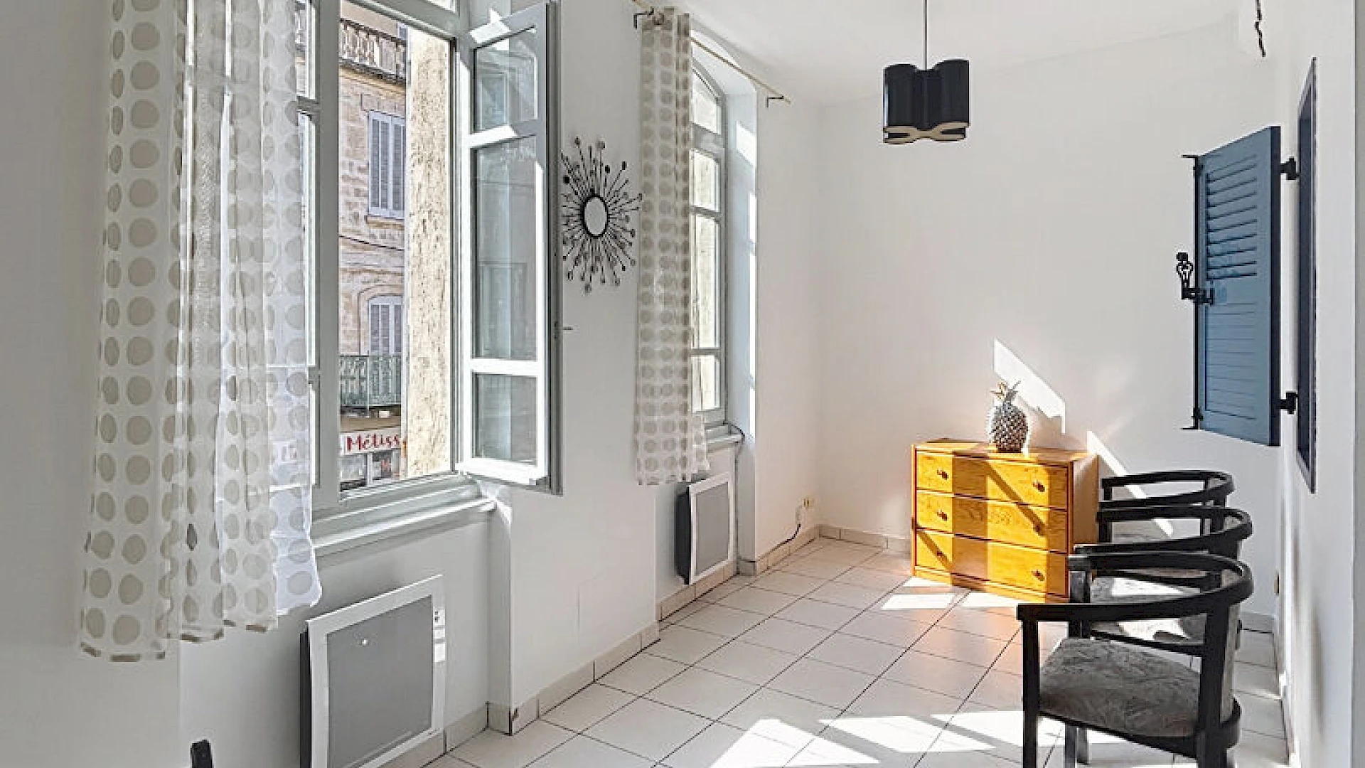 A LOUER AVIGNON INTRAMUROS (84000) : appartement 1 pièce bis - meublé - secteur carreterie