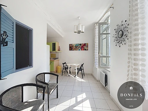 A LOUER AVIGNON INTRAMUROS (84000) : appartement 1 pièce bis - meublé - secteur carreterie