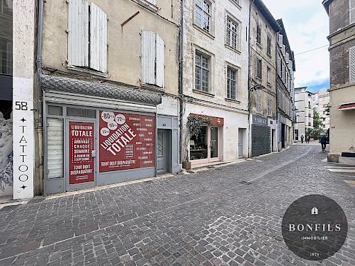 A LOUER AVIGNON INTRAMUROS (84000) : local commercial - rue des fourbisseurs