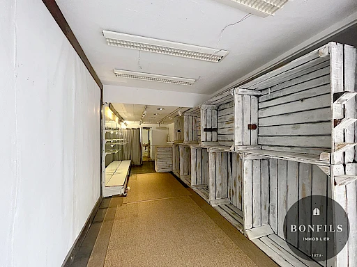 A LOUER AVIGNON INTRAMUROS (84000) : local commercial - rue des fourbisseurs