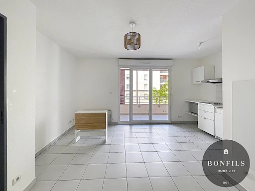 A LOUER AVIGNON EXTRA MUROS ( 84000 ) : Quartier route de montfavet, T2 meublé avec terrasse et 1 place de parking !