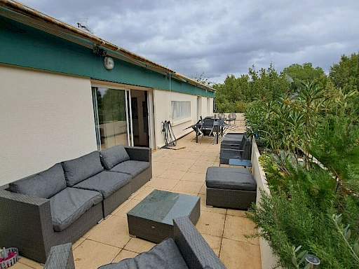 Appartement Villeneuve Les Avignon 4 pièce(s) 113.77 m2 - Bien d'Exception - Meublé