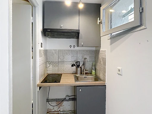 A LOUER AVIGNON (84000) : studio non meublé - climatisé - avec terrasse commune - en rdc