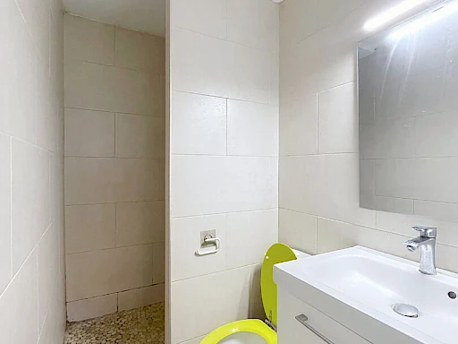 A LOUER AVIGNON (84000) : studio non meublé - climatisé - avec terrasse commune - en rdc
