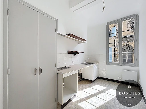 A LOUER AVIGNON (84000) INTRAMUROS : APPARTEMENT 2 PIECES NON MEUBLE - QUARTIER RUE PAUL SAIN - 5