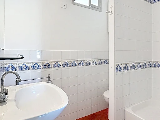 A LOUER AVIGNON (84000) INTRAMUROS : APPARTEMENT 2 PIECES NON MEUBLE - QUARTIER RUE PAUL SAIN