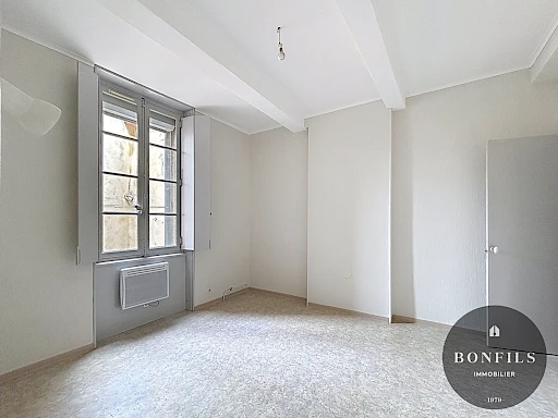 A LOUER AVIGNON (84000) INTRAMUROS : APPARTEMENT 2 PIECES NON MEUBLE - QUARTIER RUE PAUL SAIN