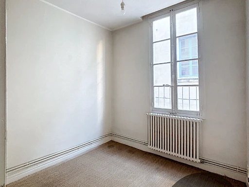 A LOUER AVIGNON INTRAMUROS (84000): T4 non meublé -au charme de l'ancien - 2chambres - 702.38CC - 6