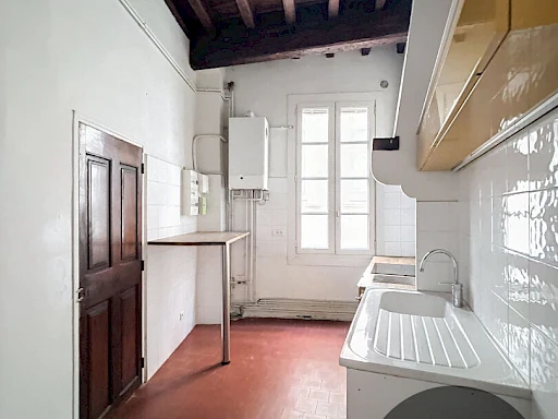 A LOUER AVIGNON INTRAMUROS (84000): T4 non meublé -au charme de l'ancien - 2chambres - 702.38CC