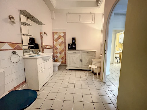 A LOUER AVIGNON INTRAMUROS ( 84000 ) : T2 meublé - 64.46m² - terrasse - rue agricole Perdiguier ! - 9